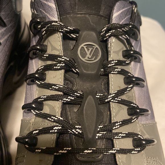 Louis Vuitton Gray/Black  Run Away Monogram Pulse Sneakers Size LV8/US 9 - Picture 4 of 13